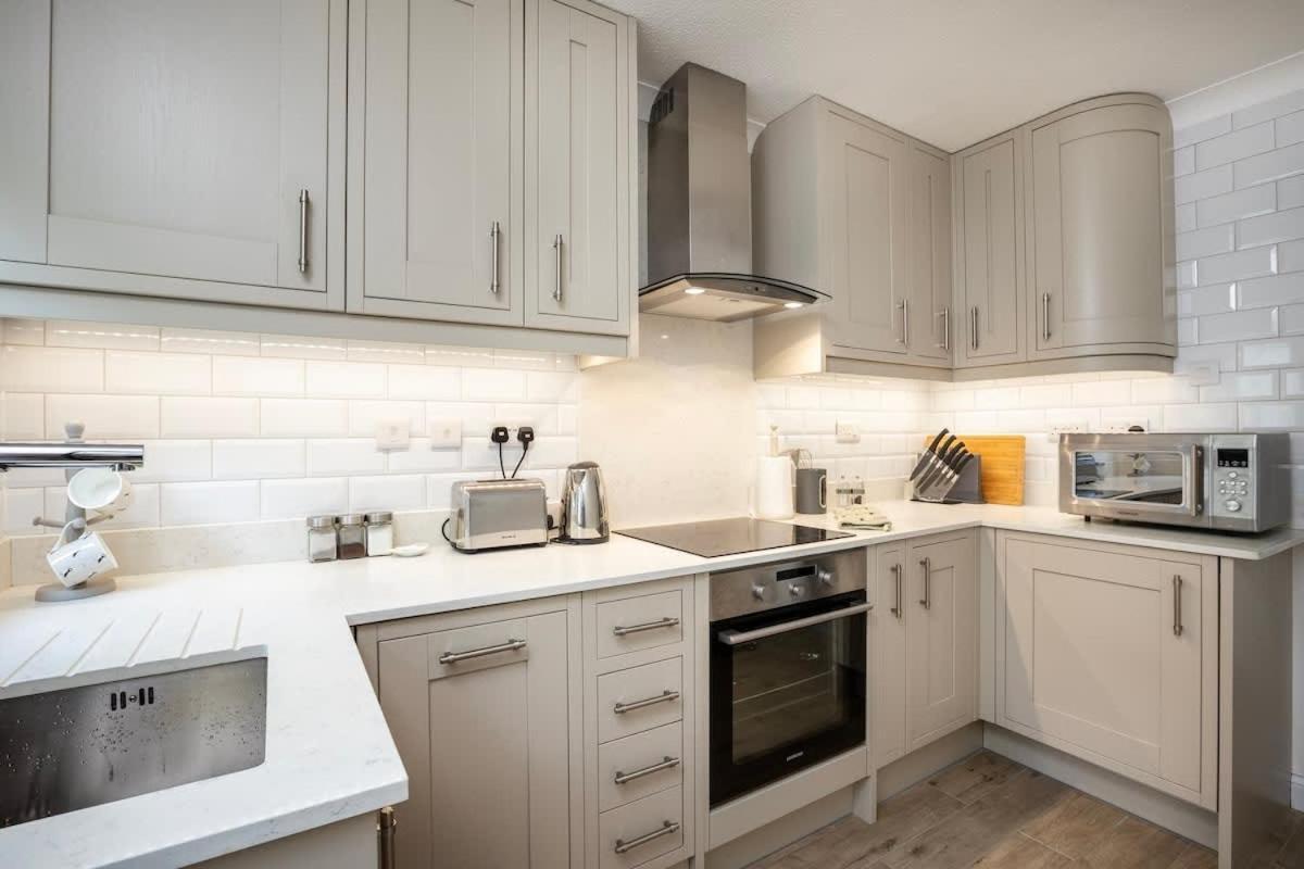 Fabulous High Street Townhouse With Stunning Views & Parking At 'Eagles Nest' Vila Falmouth Exterior foto