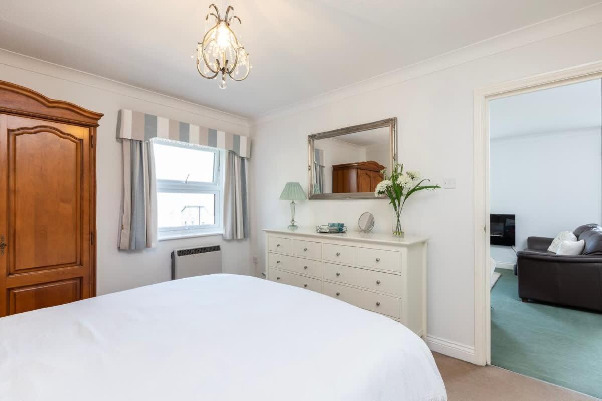 Fabulous High Street Townhouse With Stunning Views & Parking At 'Eagles Nest' Vila Falmouth Exterior foto