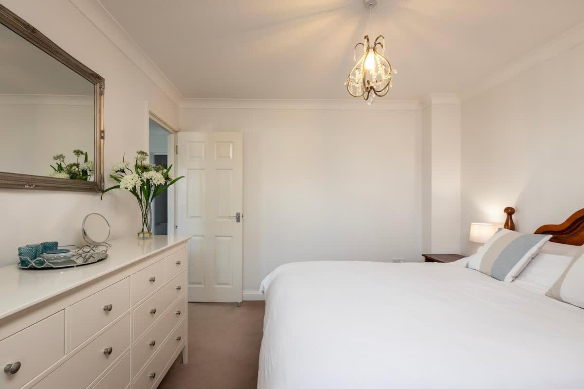 Fabulous High Street Townhouse With Stunning Views & Parking At 'Eagles Nest' Vila Falmouth Exterior foto