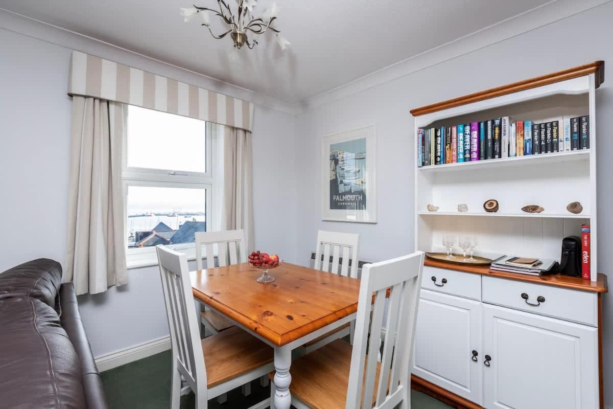 Fabulous High Street Townhouse With Stunning Views & Parking At 'Eagles Nest' Vila Falmouth Exterior foto