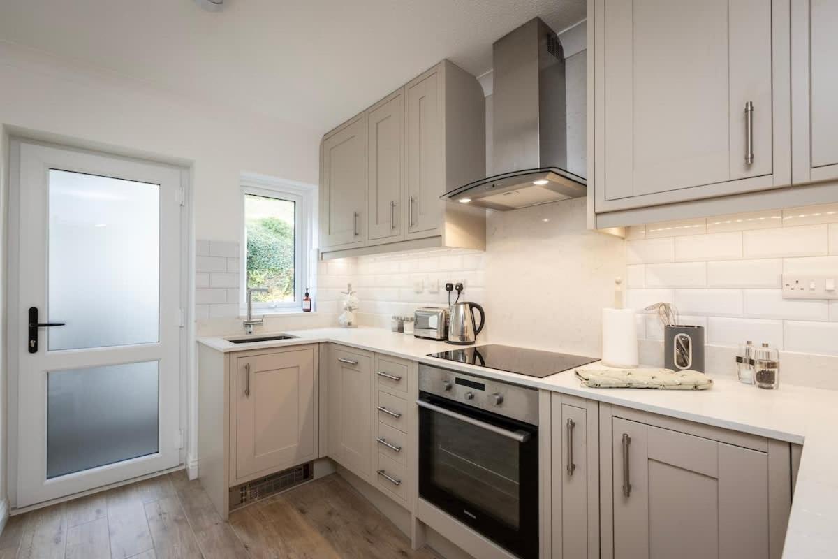 Fabulous High Street Townhouse With Stunning Views & Parking At 'Eagles Nest' Vila Falmouth Exterior foto