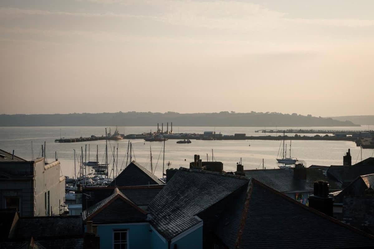 Fabulous High Street Townhouse With Stunning Views & Parking At 'Eagles Nest' Vila Falmouth Exterior foto